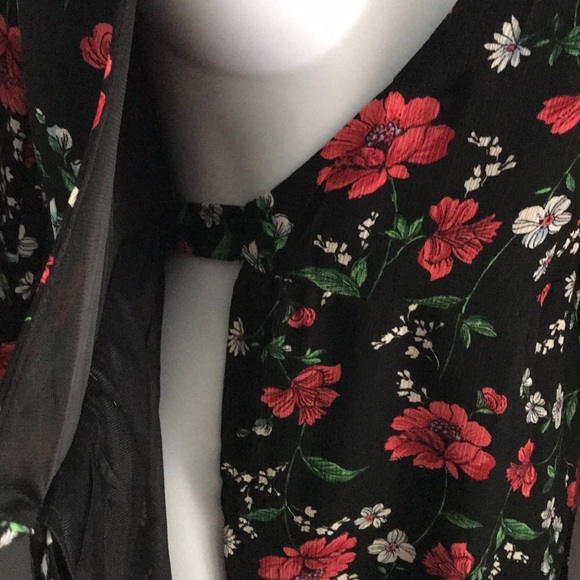 NWT! 🌺Flirty Lush floral wrap dress - Picture 5 of 8
